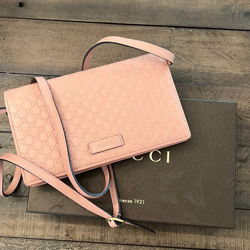 Authentic Gucci Leather Crossbody Wallet
